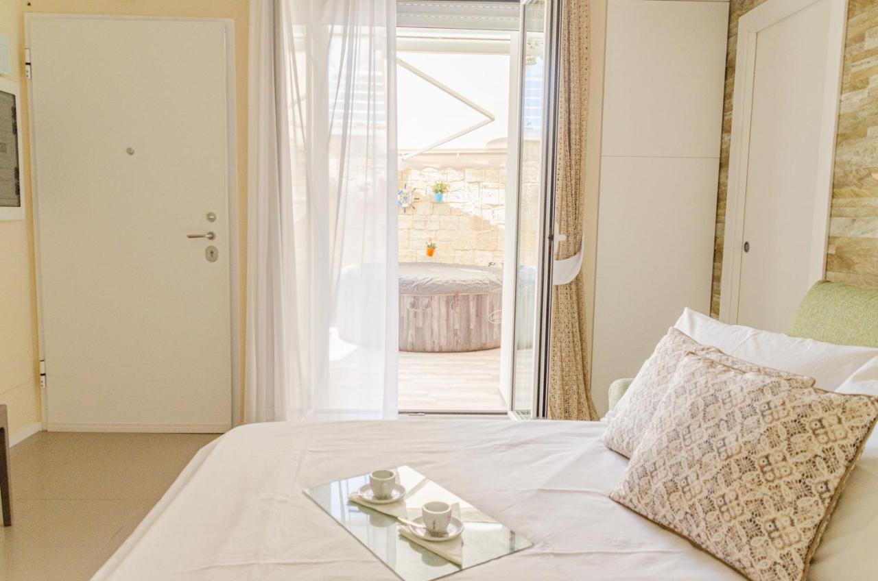 Apulialux Little Jem W Jacuzzi / 180 Steps From Sea Villa Полиняно а Маре Екстериор снимка