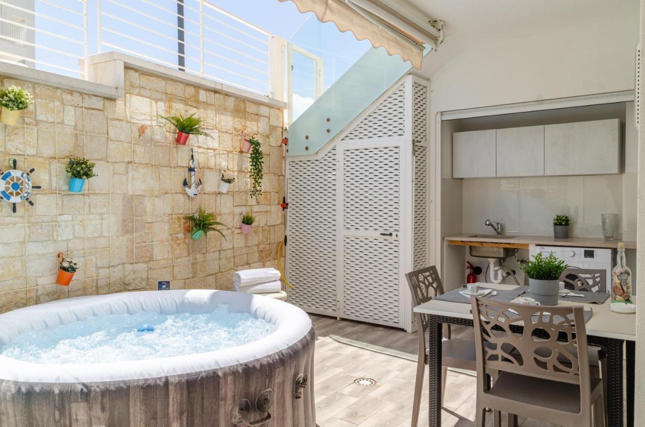 Apulialux Little Jem W Jacuzzi / 180 Steps From Sea Villa Полиняно а Маре Екстериор снимка